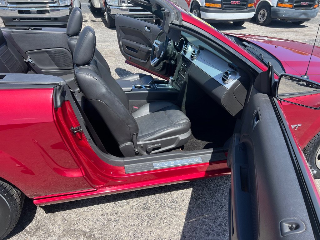 Used 2005 Ford Mustang GT image 9