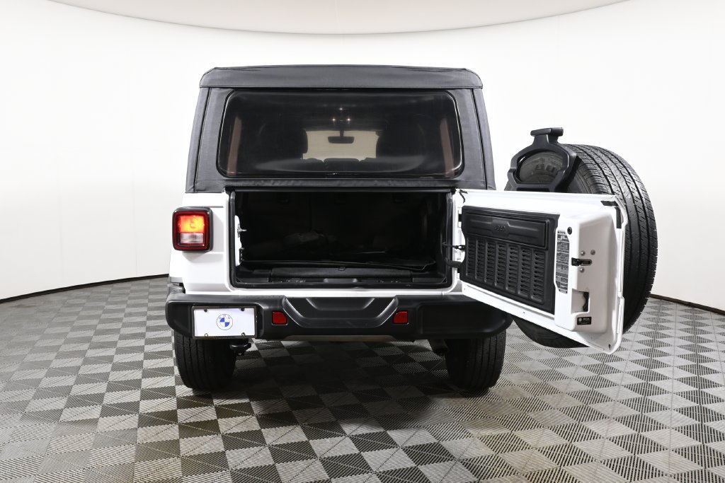 Used 2023 Jeep Wrangler Unlimited Sahara AWD/4WD image 30