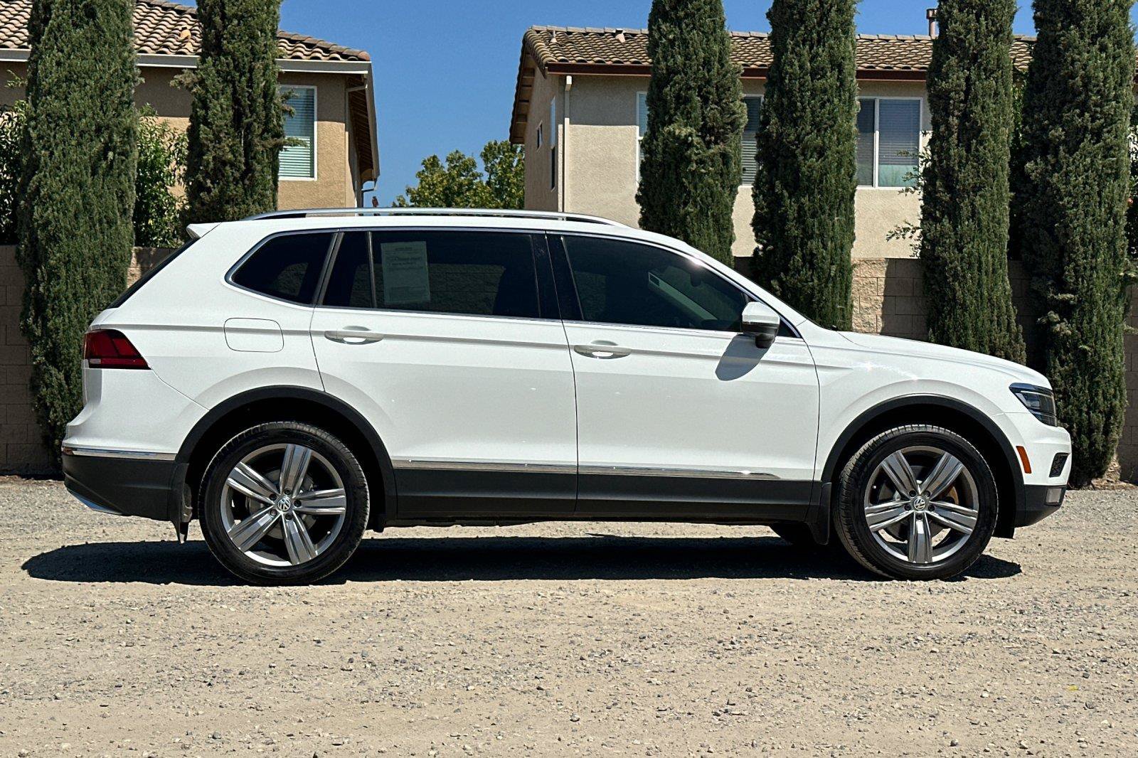 Used 2018 Volkswagen Tiguan SEL Premium AWD/4WD image 2