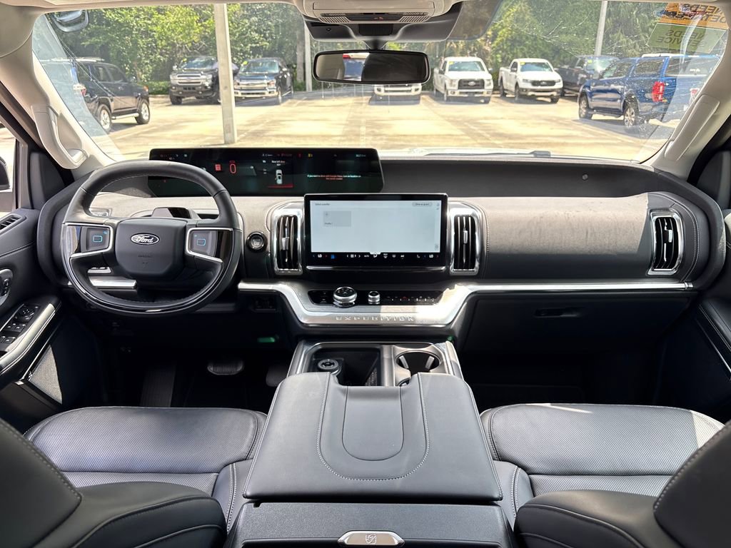 Used 2025 Ford Expedition Max Platinum w/ Driver's Package AWD/4WD image 7