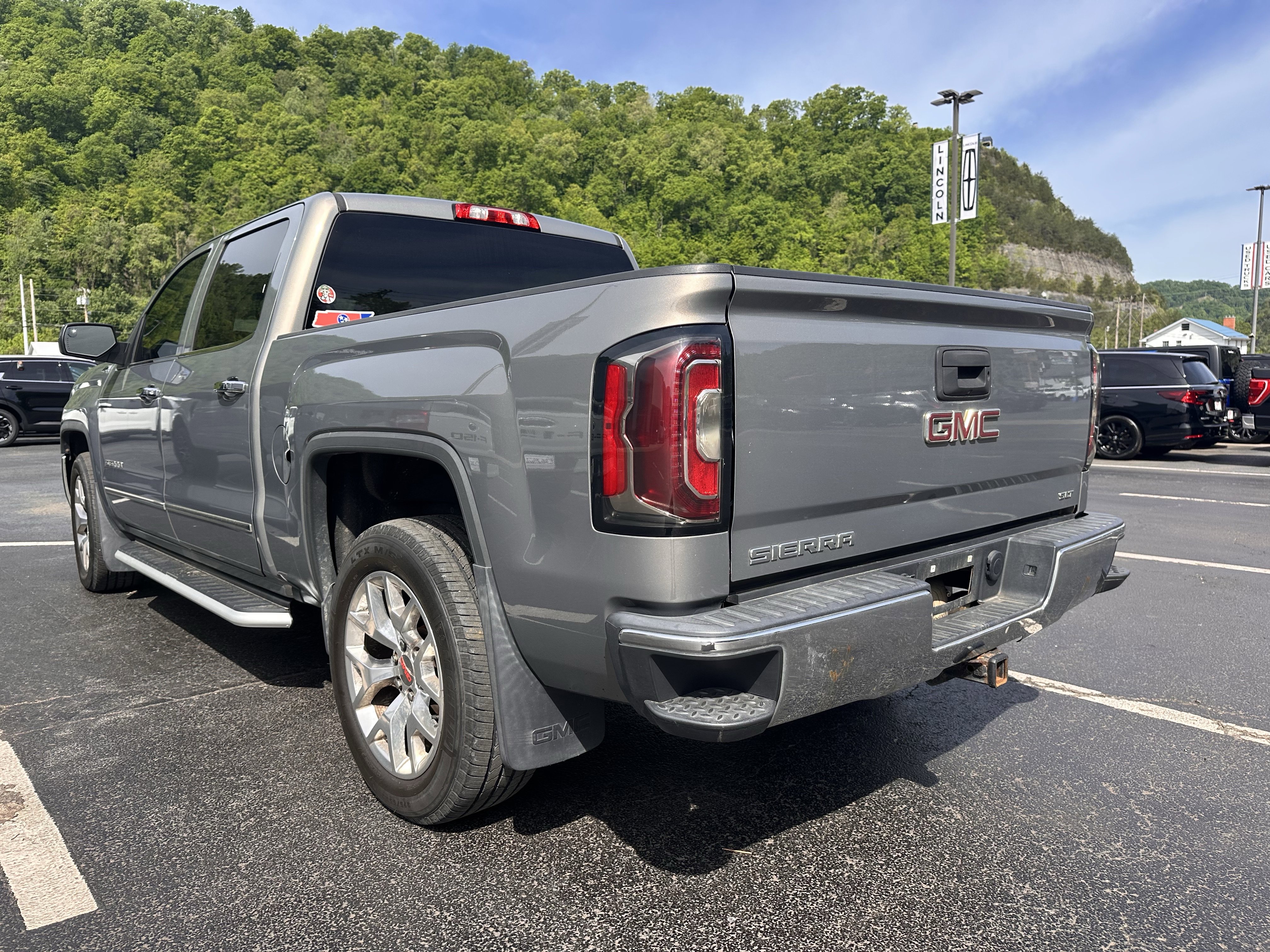 Used 2017 GMC Sierra 1500 SLT w/ SLT Premium Package AWD/4WD image 4