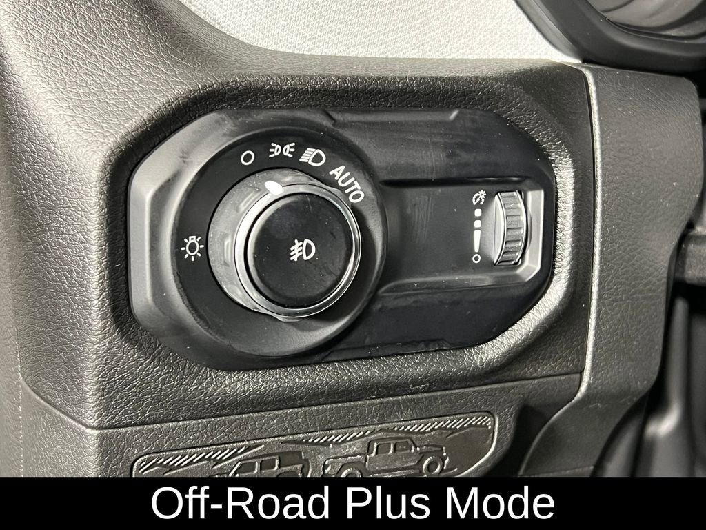 Used 2025 Jeep Wrangler Sport image 14