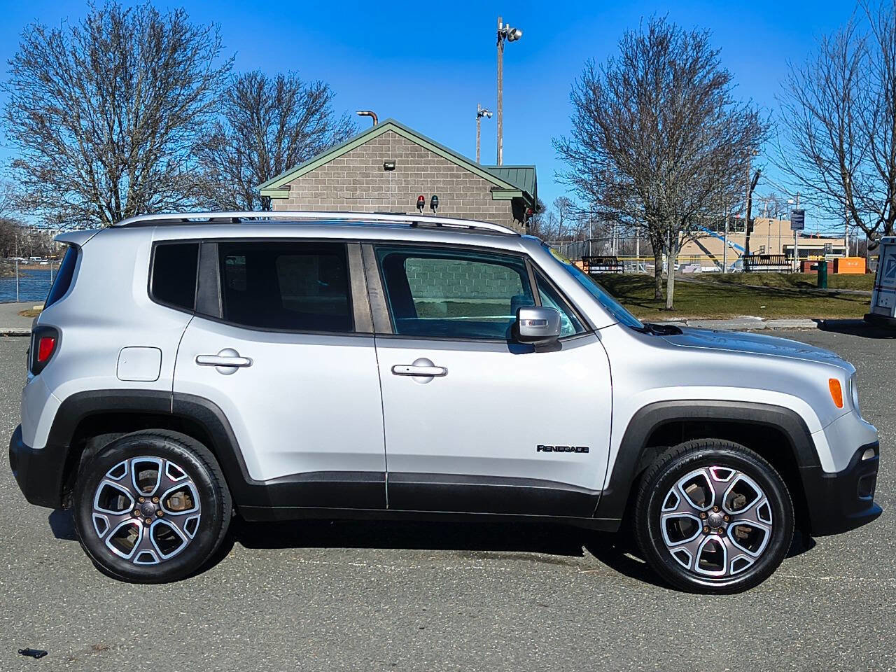Used 2015 Jeep Renegade Limited w/ Safety & Security Group I image 8