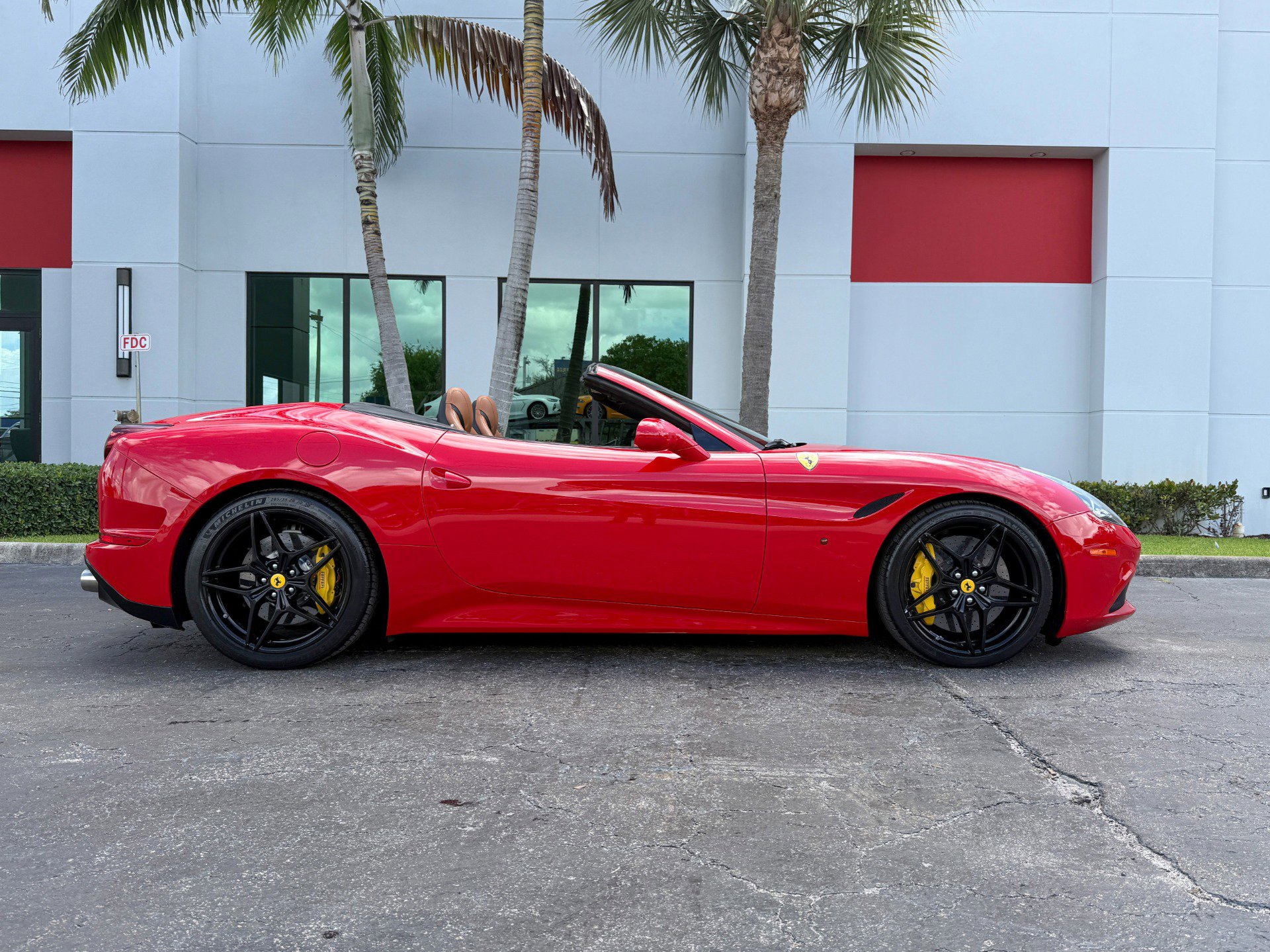 Used 2017 Ferrari California T RWD image 2