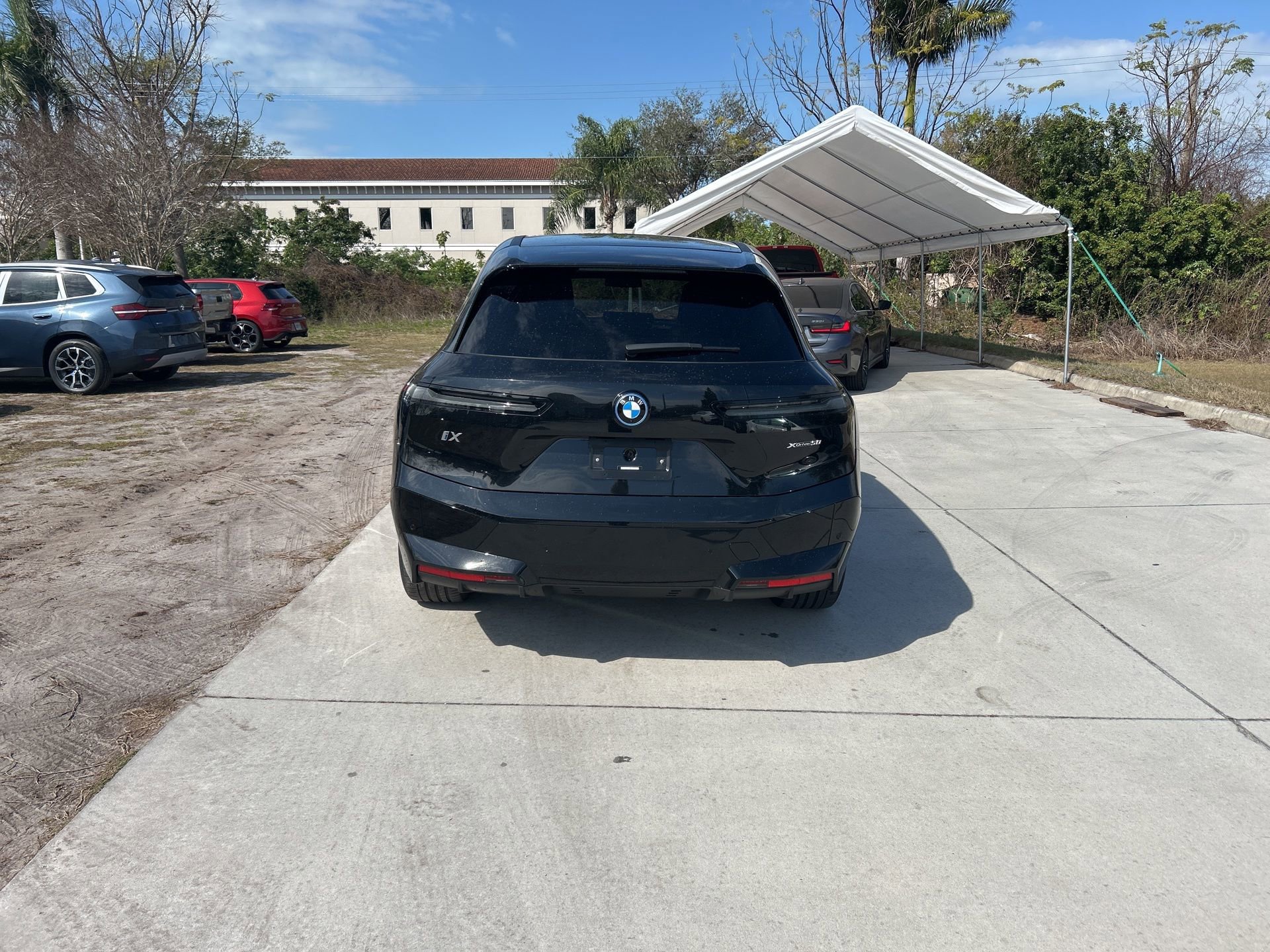 Used 2024 BMW iX xDrive50 w/ Sport Package image 4