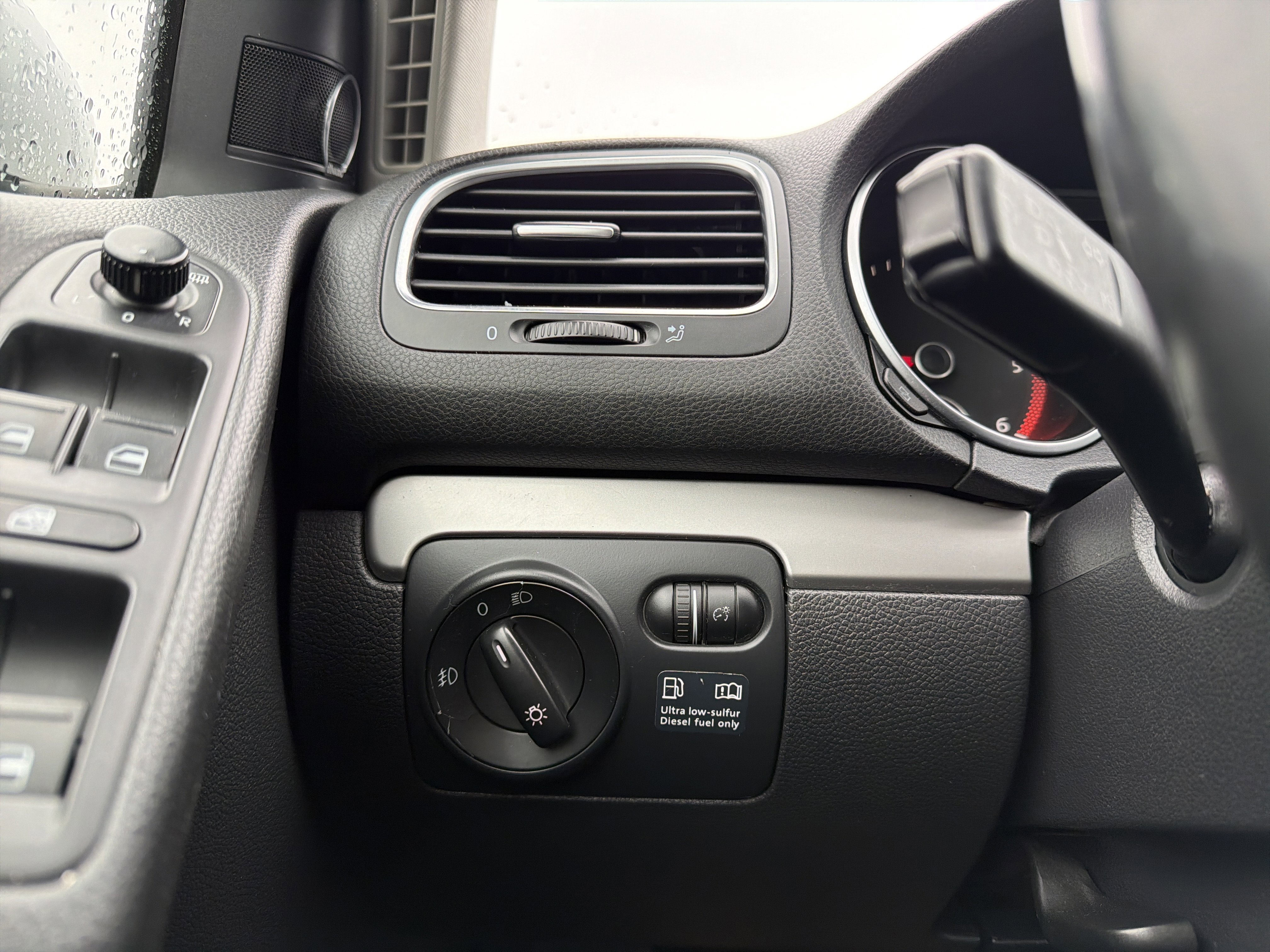 Used 2011 Volkswagen Golf TDI image 22