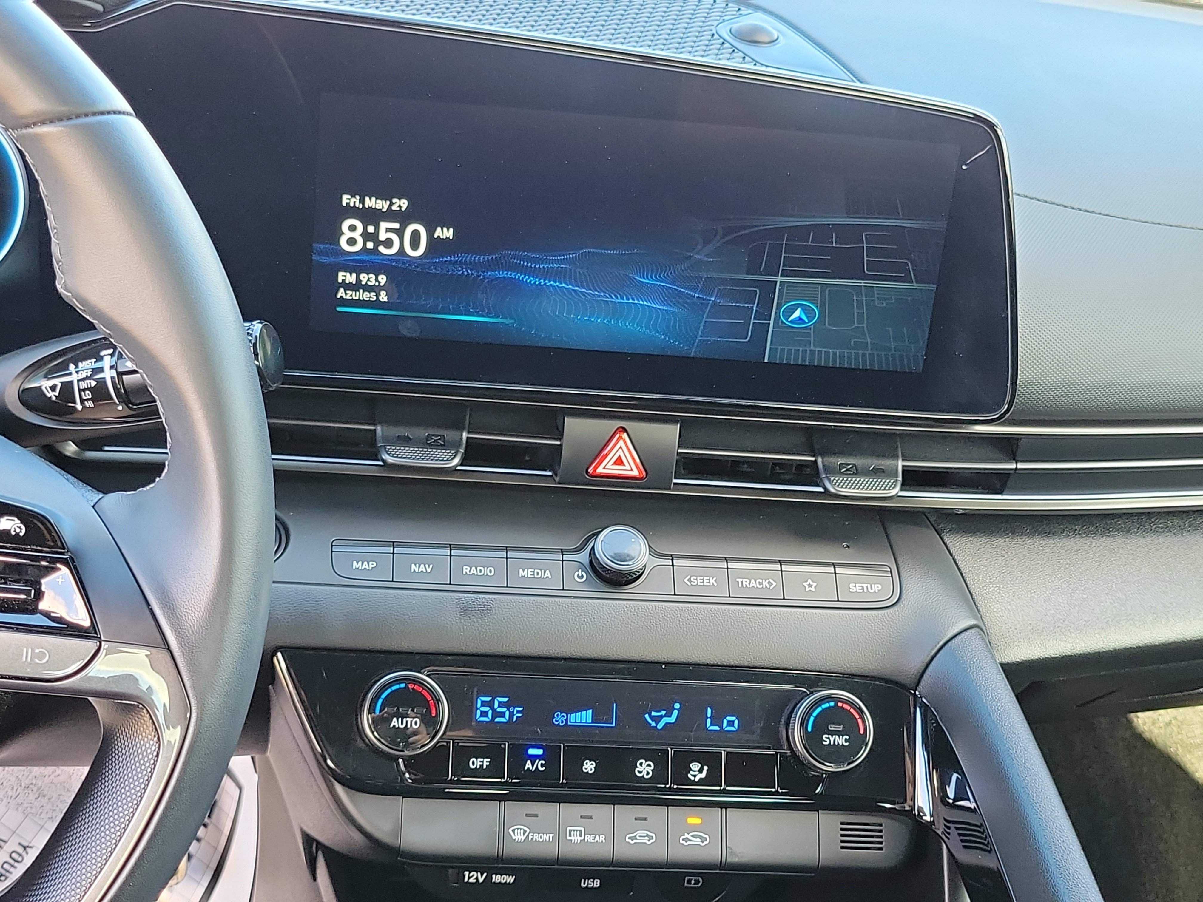 Certified 2025 Hyundai Elantra SEL FWD image 16