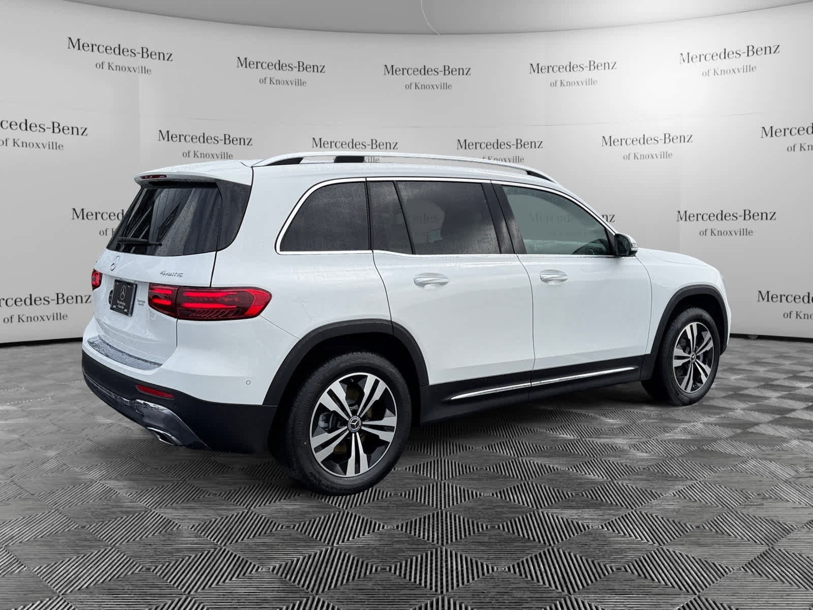 Used 2026 Mercedes-Benz GLB 250 4MATIC image 5