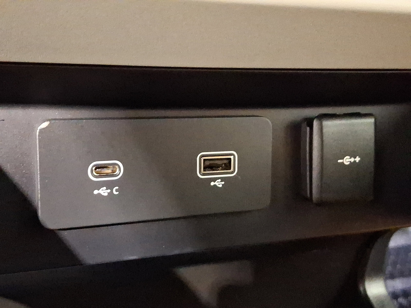 Certified 2024 Land Rover Defender 110 S image 26