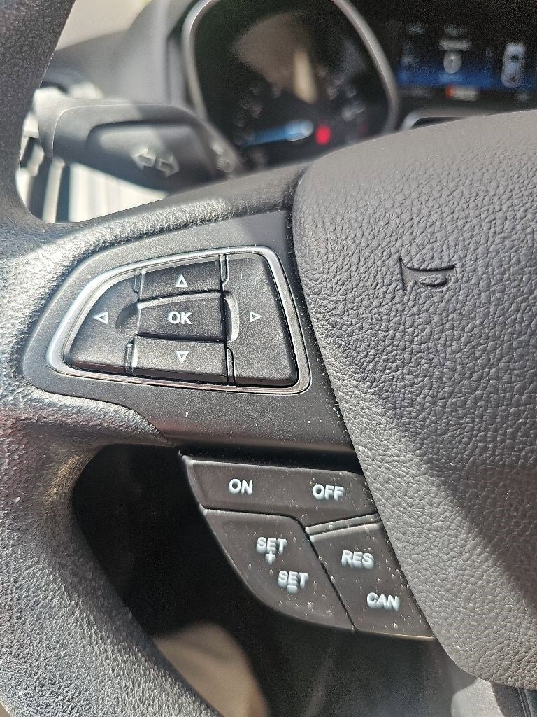 Used 2018 Ford Focus SE FWD image 6