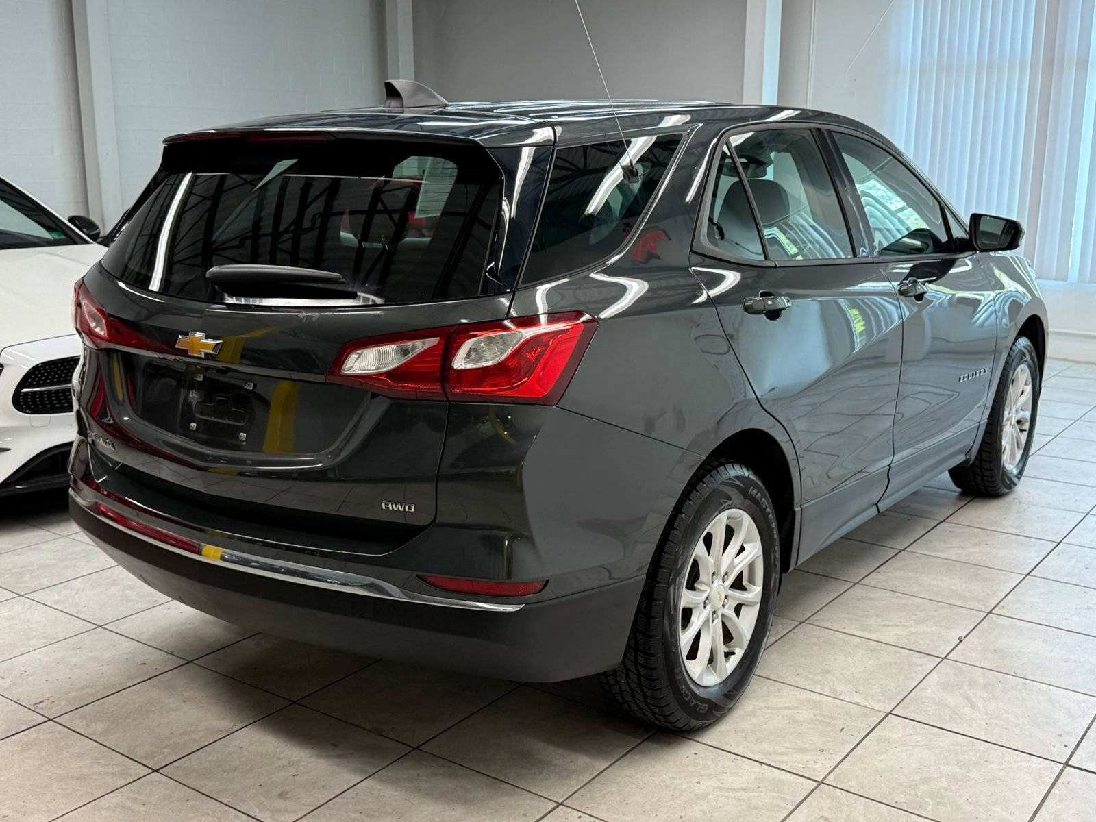 Used 2018 Chevrolet Equinox LS AWD/4WD image 9