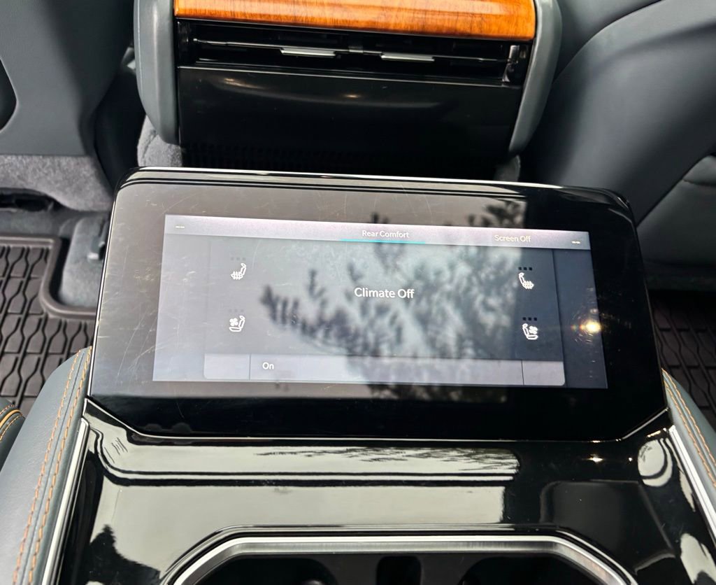 Used 2022 Jeep Grand Wagoneer Series III w/ Rear Seat Video Group 1 image 18