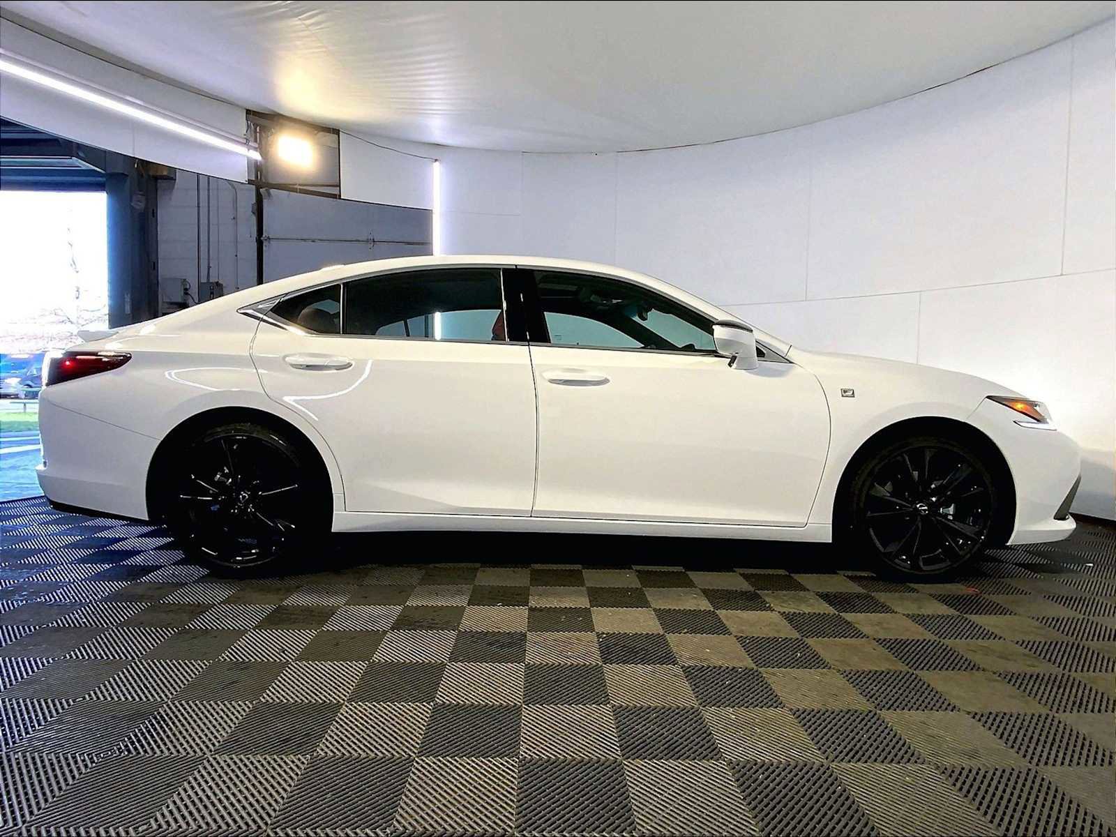 Used 2024 Lexus ES 350 F Sport w/ Technology Package FWD image 8