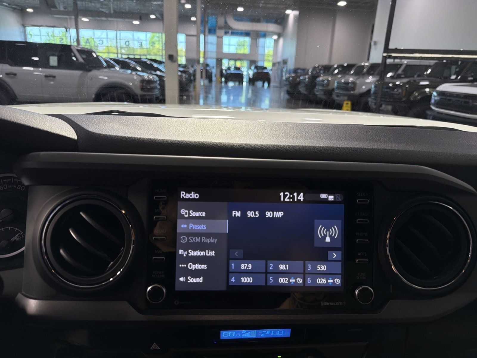 Used 2022 Toyota Tacoma TRD Off-Road AWD/4WD image 44