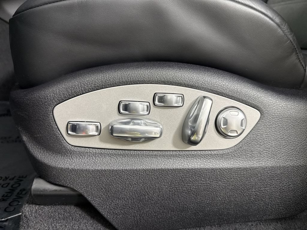 Certified 2025 Porsche Macan GTS AWD/4WD image 39