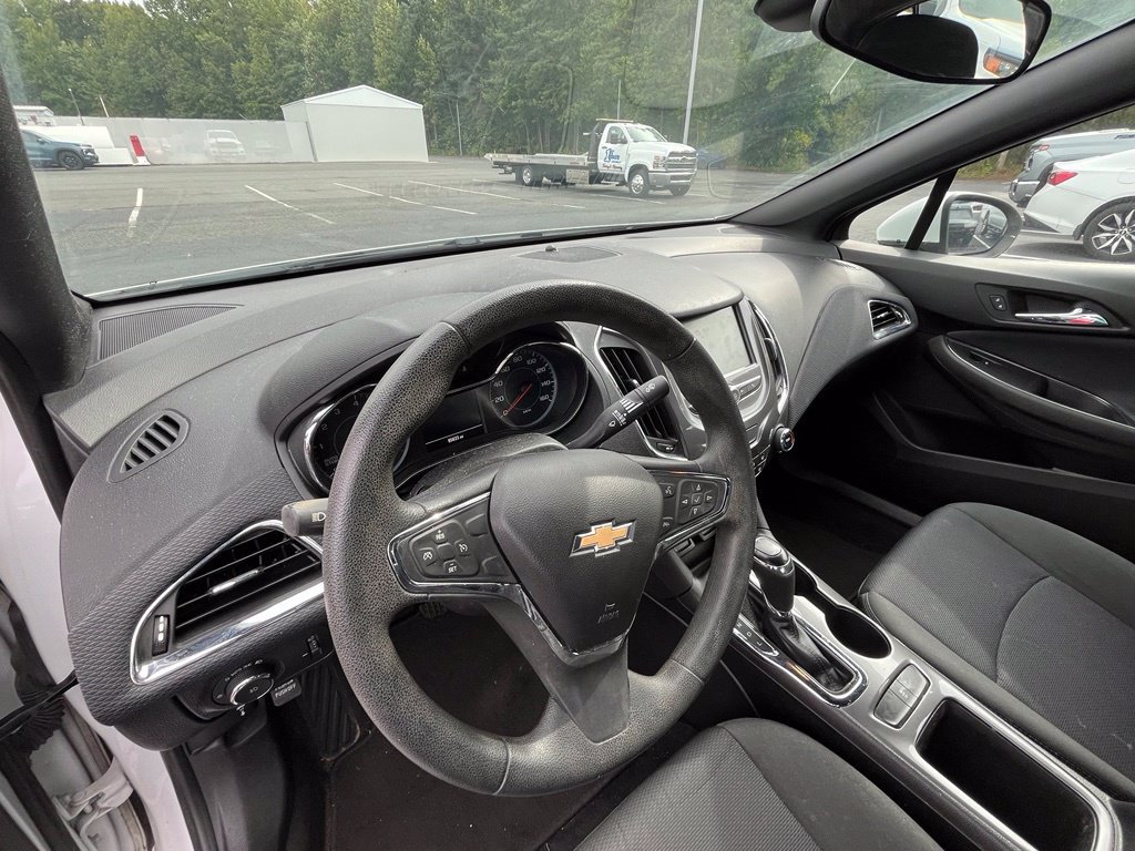 Used 2018 Chevrolet Cruze LT w/ RS Package FWD image 10