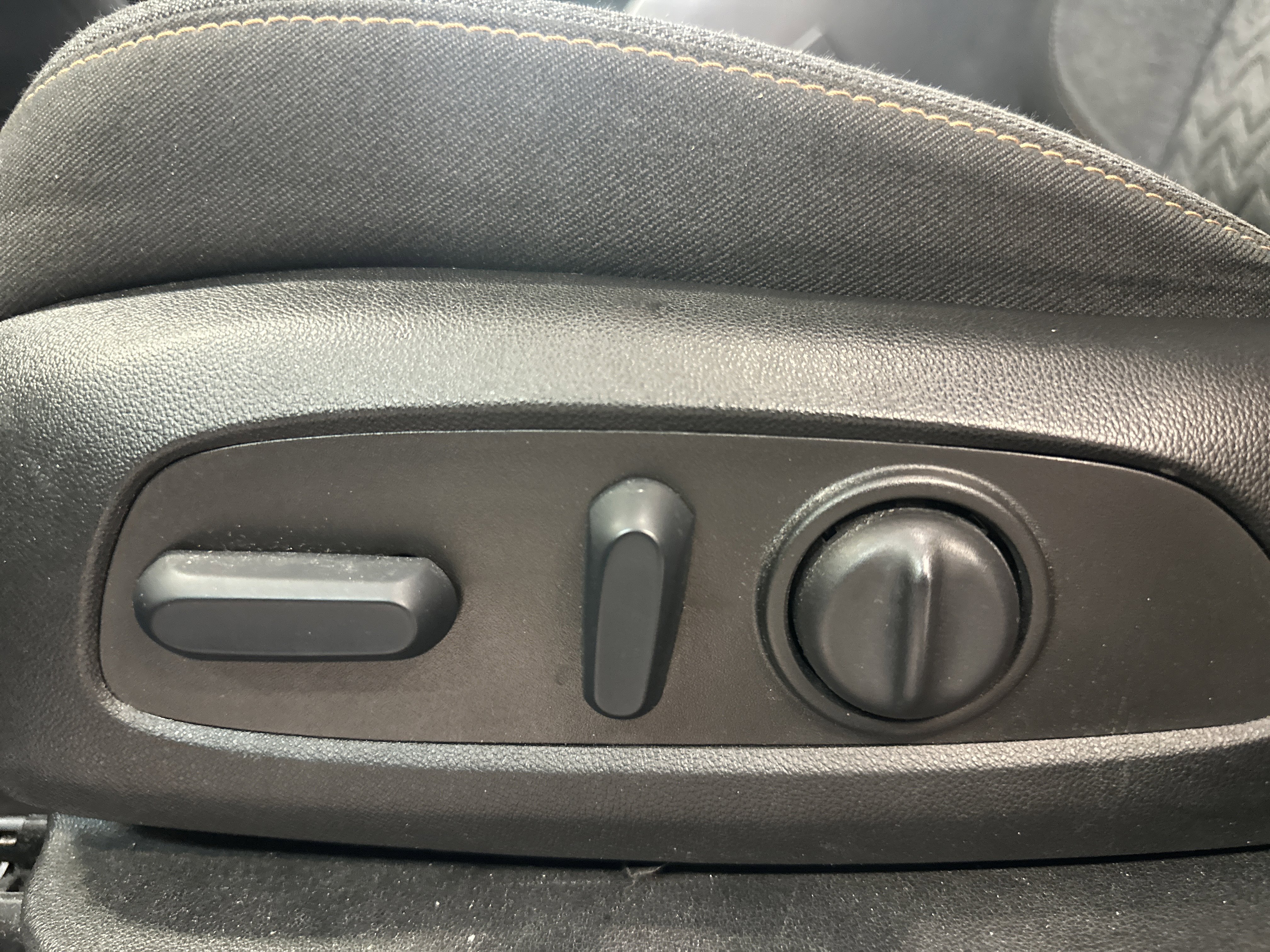 Used 2023 Chevrolet Equinox LT FWD image 19