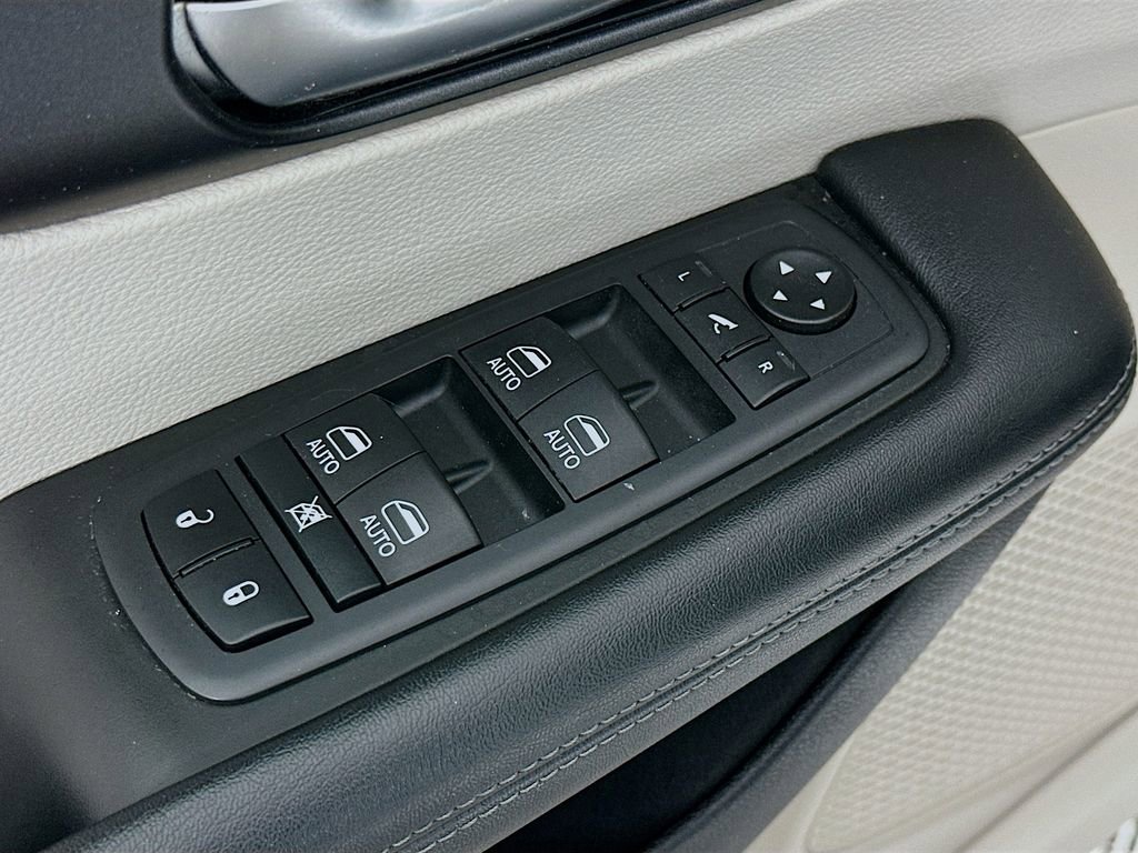 Certified 2020 Chrysler Pacifica Limited image 24