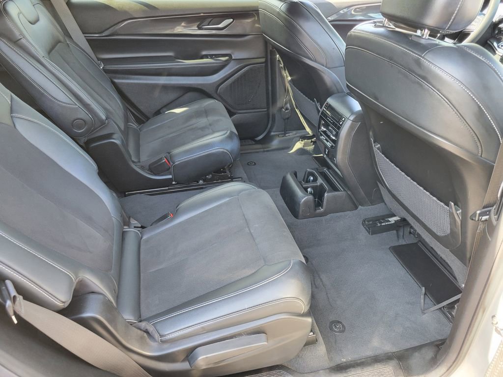 Used 2023 Jeep Grand Cherokee L Laredo image 19