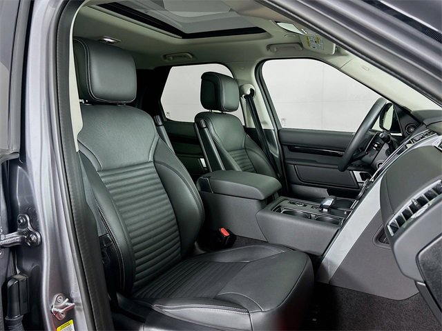 Used 2024 Land Rover Discovery S image 30