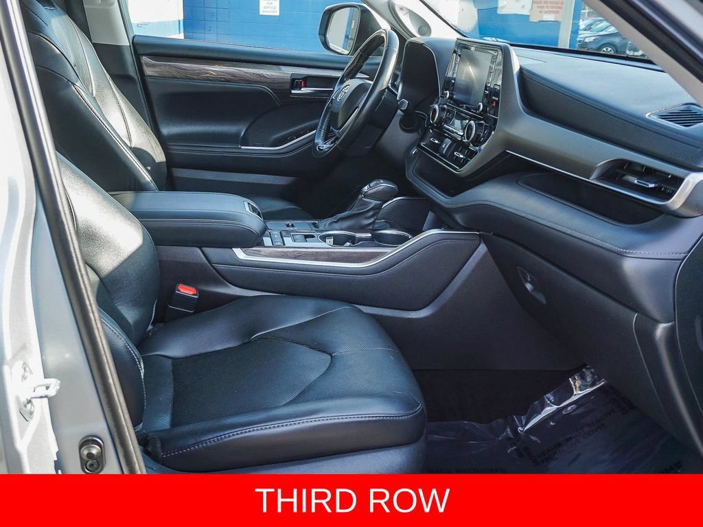 Used 2021 Toyota Highlander Limited FWD image 12