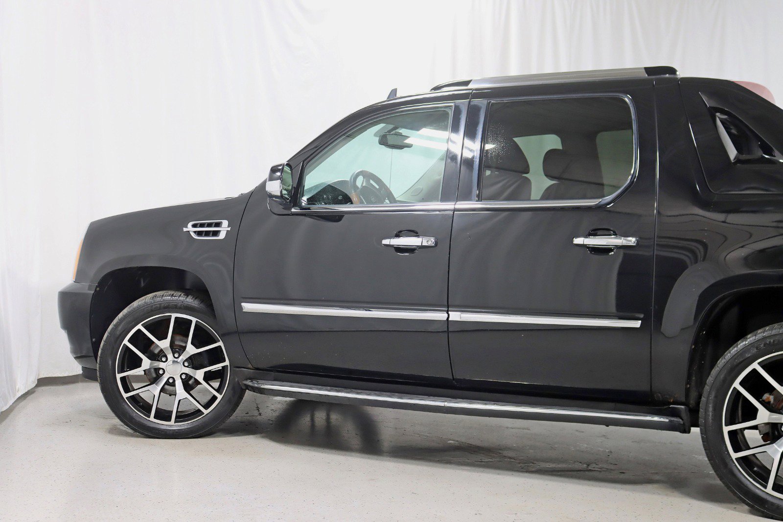 Used 2011 Cadillac Escalade EXT AWD/4WD image 11