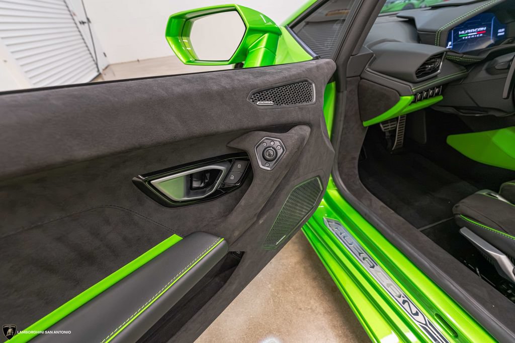 Used 2024 Lamborghini Huracan Tecnica RWD image 31