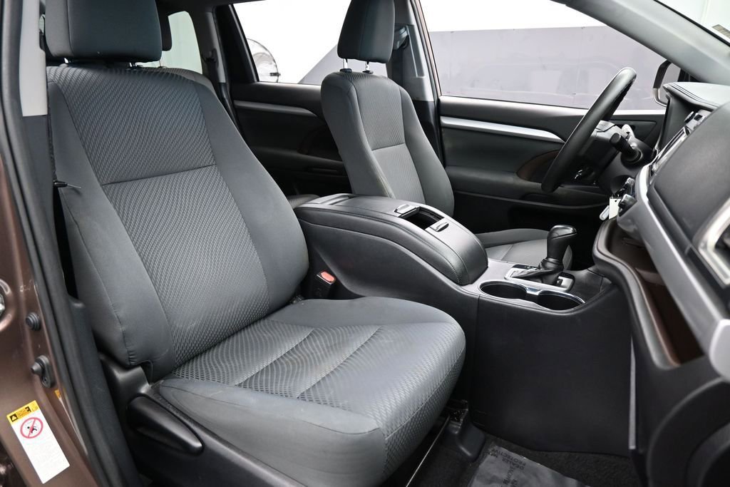 Used 2019 Toyota Highlander LE FWD image 43