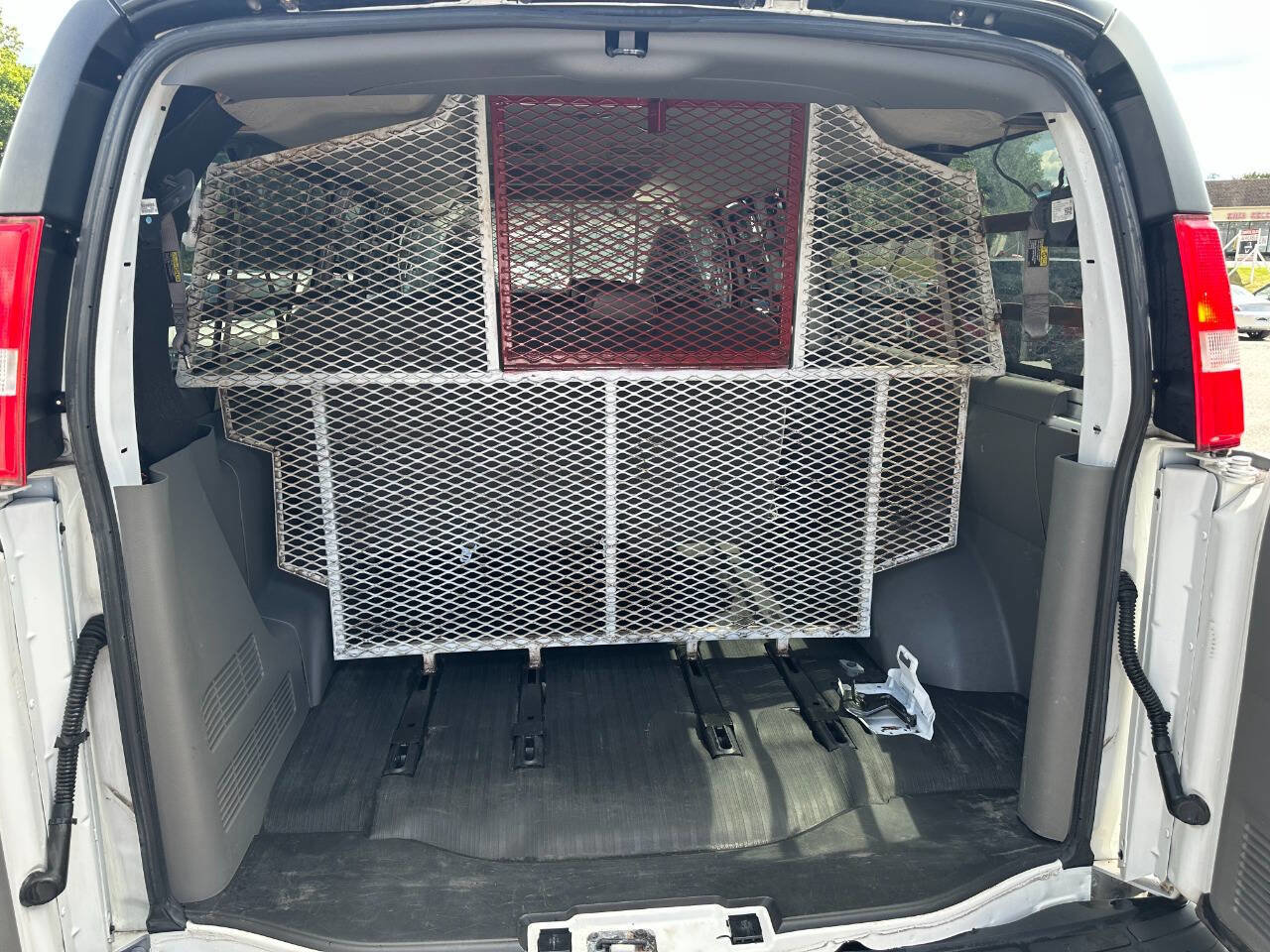 Used 2021 Chevrolet Express 3500 LS image 28