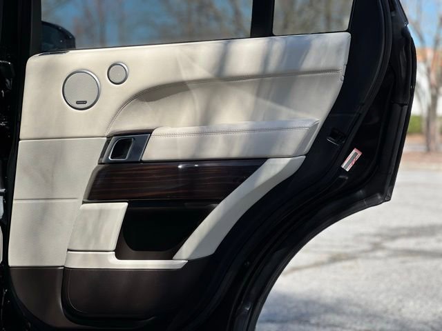 Used 2017 Land Rover Range Rover HSE image 18