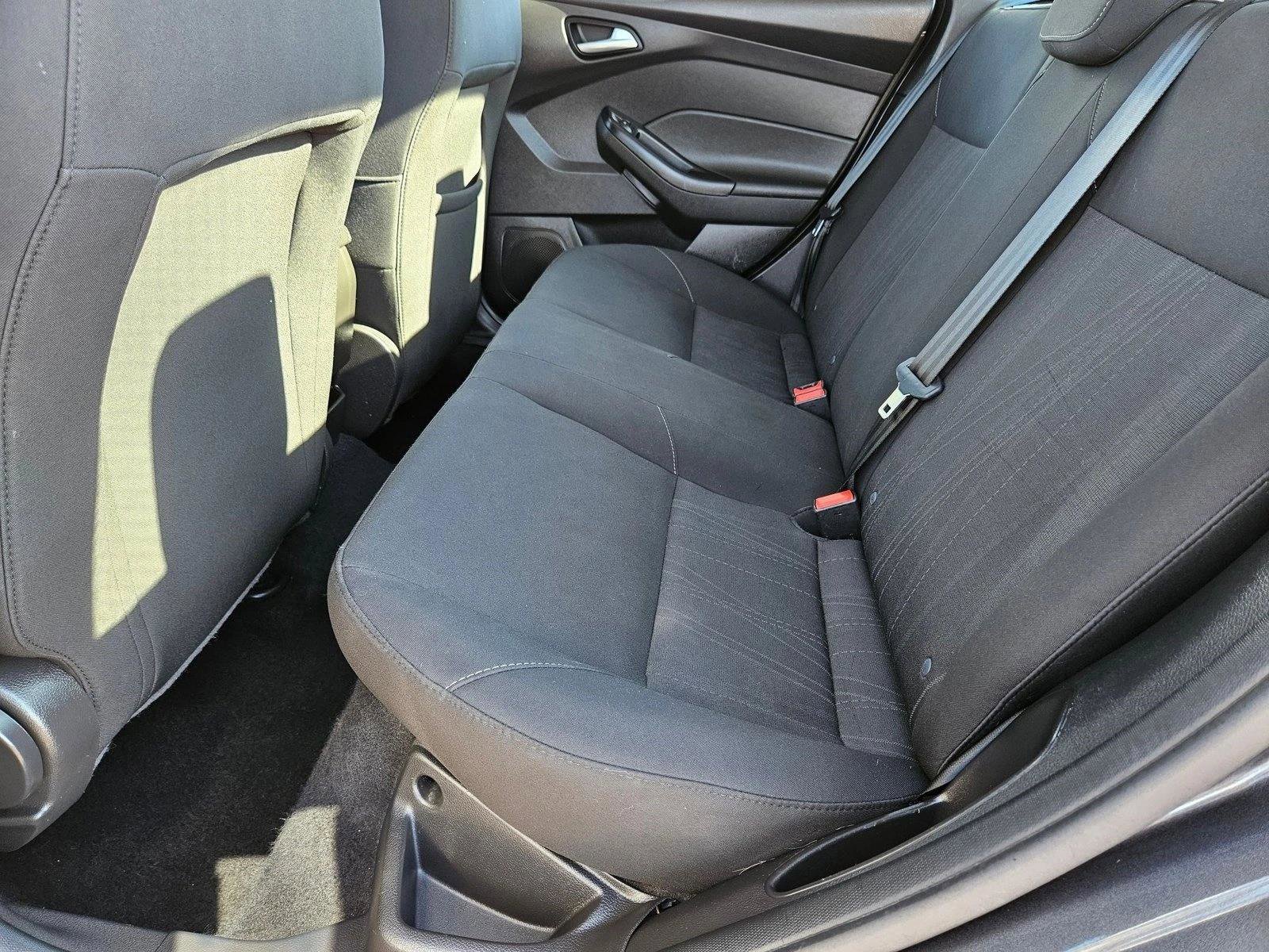 Used 2018 Ford Focus SE w/ Cold Weather Package FWD image 22
