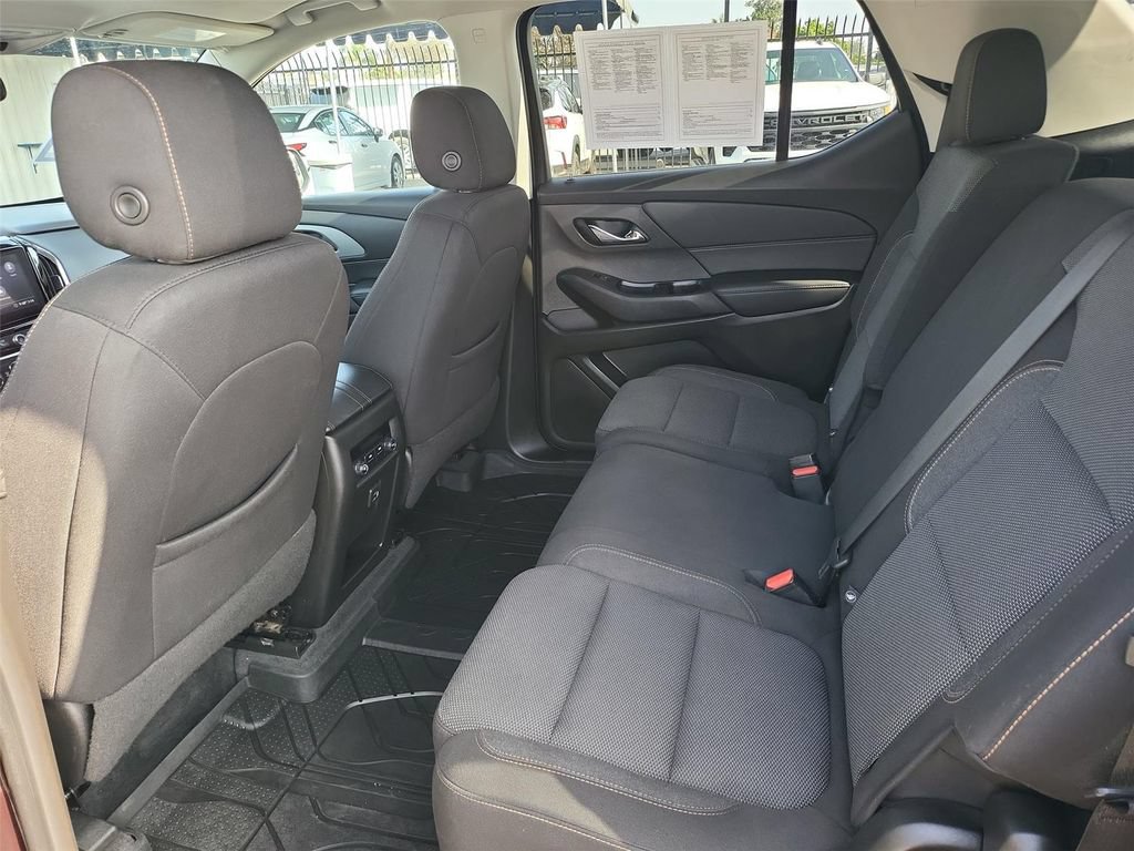 Used 2021 Chevrolet Traverse LT FWD image 16