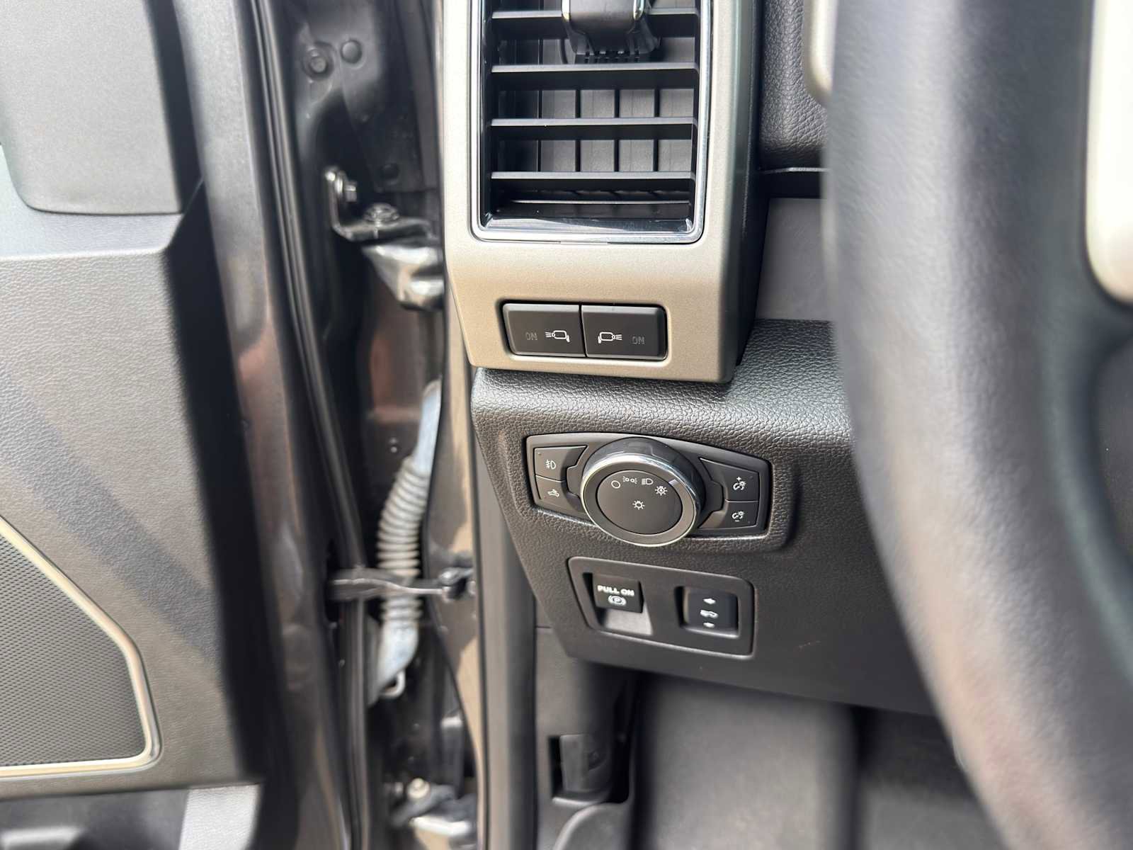 Used 2018 Ford F150 Lariat w/ Equipment Group 502A Luxury image 25