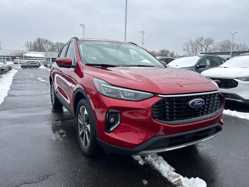 Used 2023 Ford Escape Platinum image 4