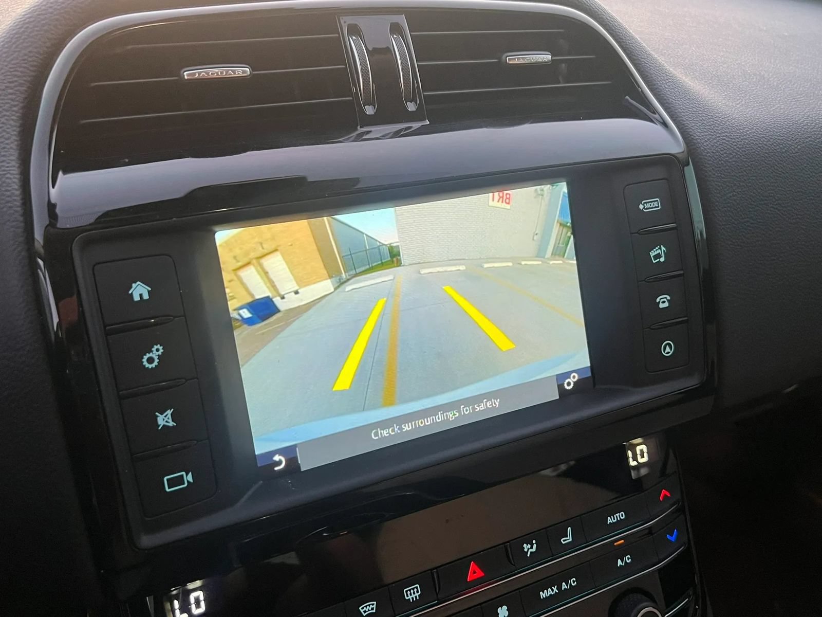 Used 2017 Jaguar XE RWD image 30