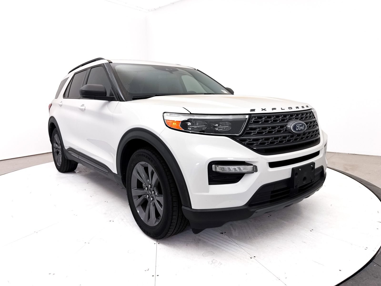 Used 2021 Ford Explorer XLT w/ Equipment Group 202A RWD image 12