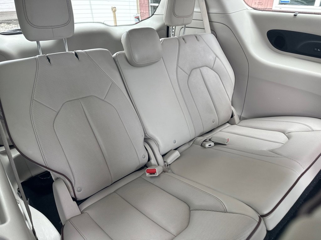 Used 2020 Chrysler Pacifica Limited FWD image 16