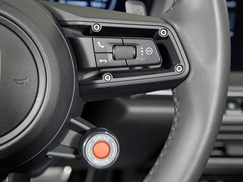Certified 2025 Porsche 911 Carrera RWD image 36