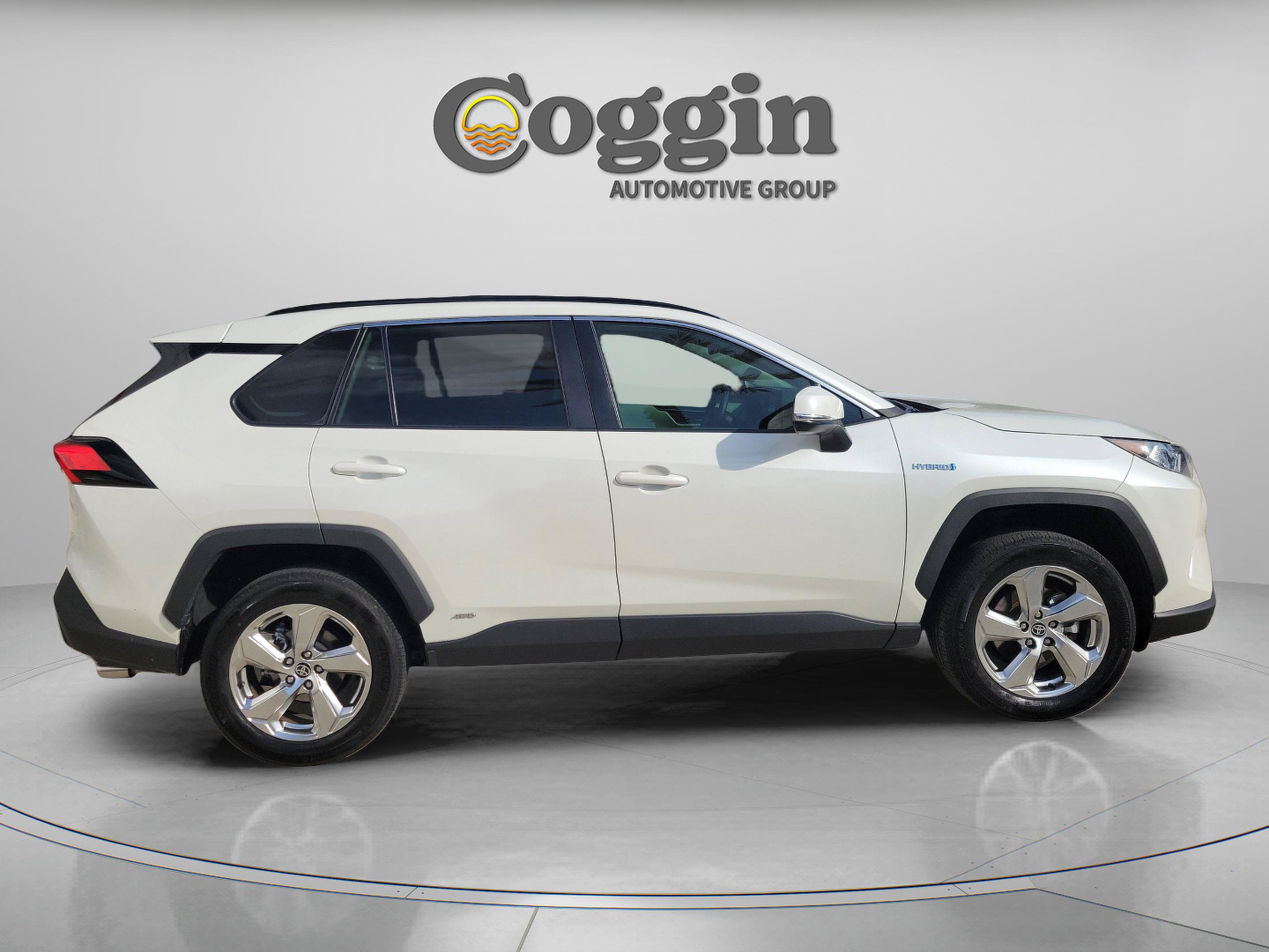 Certified 2021 Toyota RAV4 XLE Premium AWD/4WD image 4
