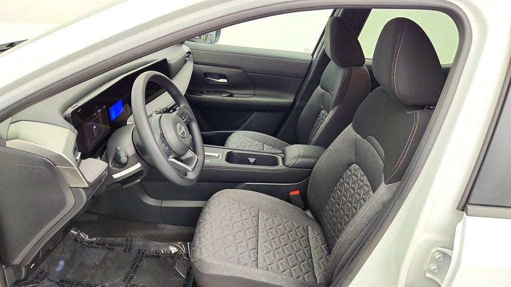 Used 2025 Nissan Kicks SV AWD/4WD image 19