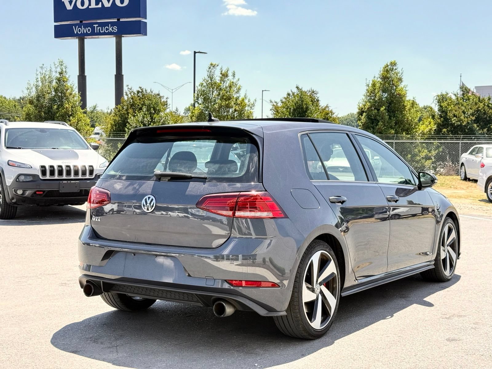 Used 2018 Volkswagen GTI SE FWD image 10