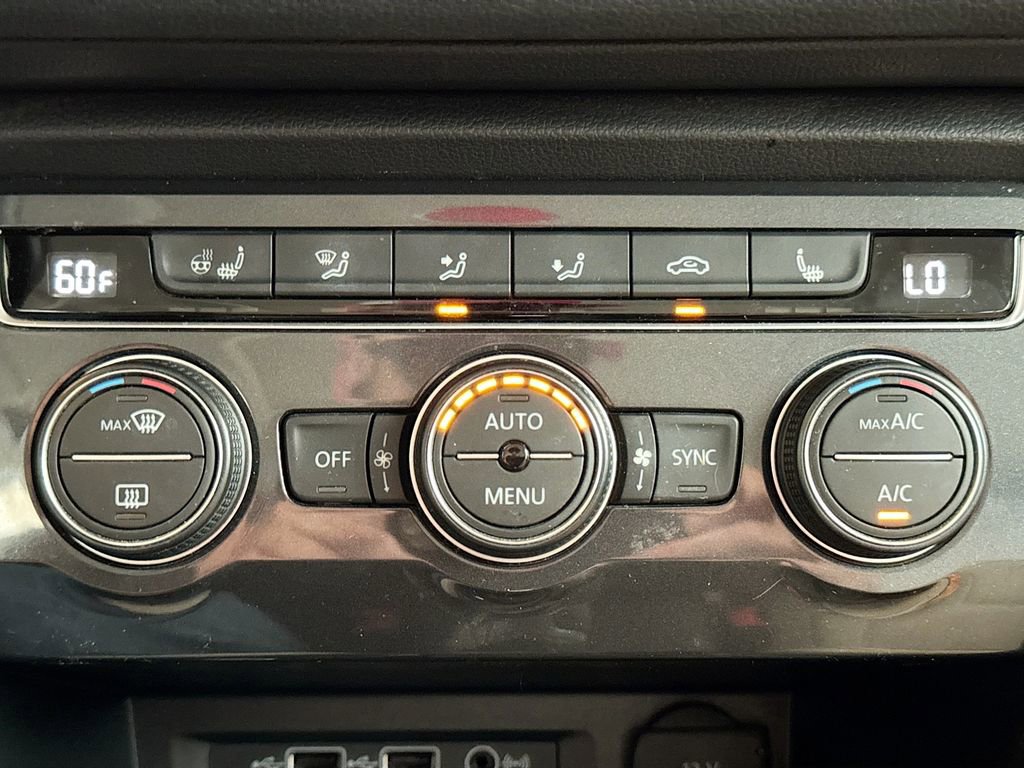 Used 2019 Volkswagen Tiguan SEL Premium w/ 3rd Row Seat Package image 18