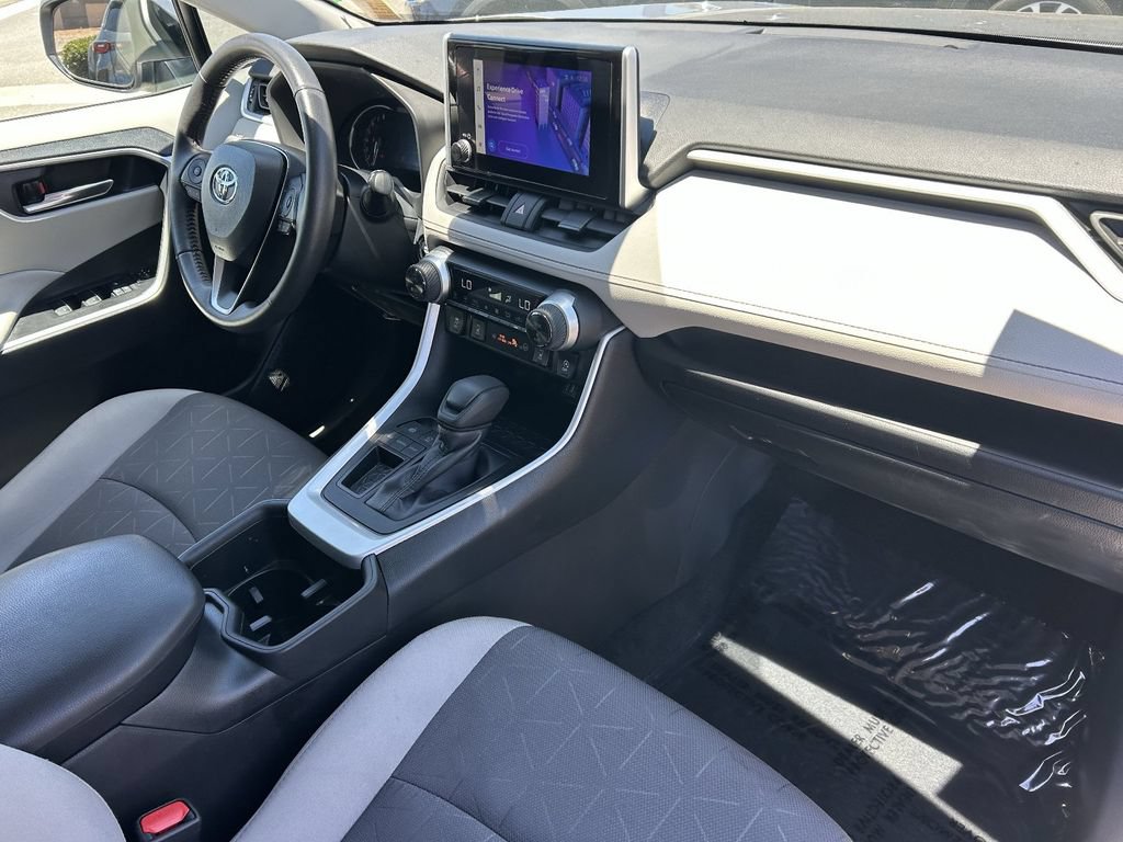 Used 2024 Toyota RAV4 XLE w/ Convenience Package FWD image 10