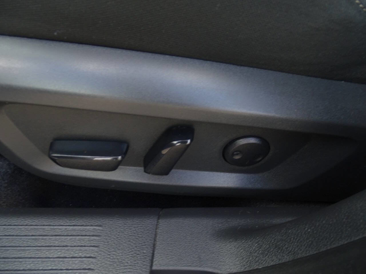 Used 2021 Nissan Rogue SV image 14