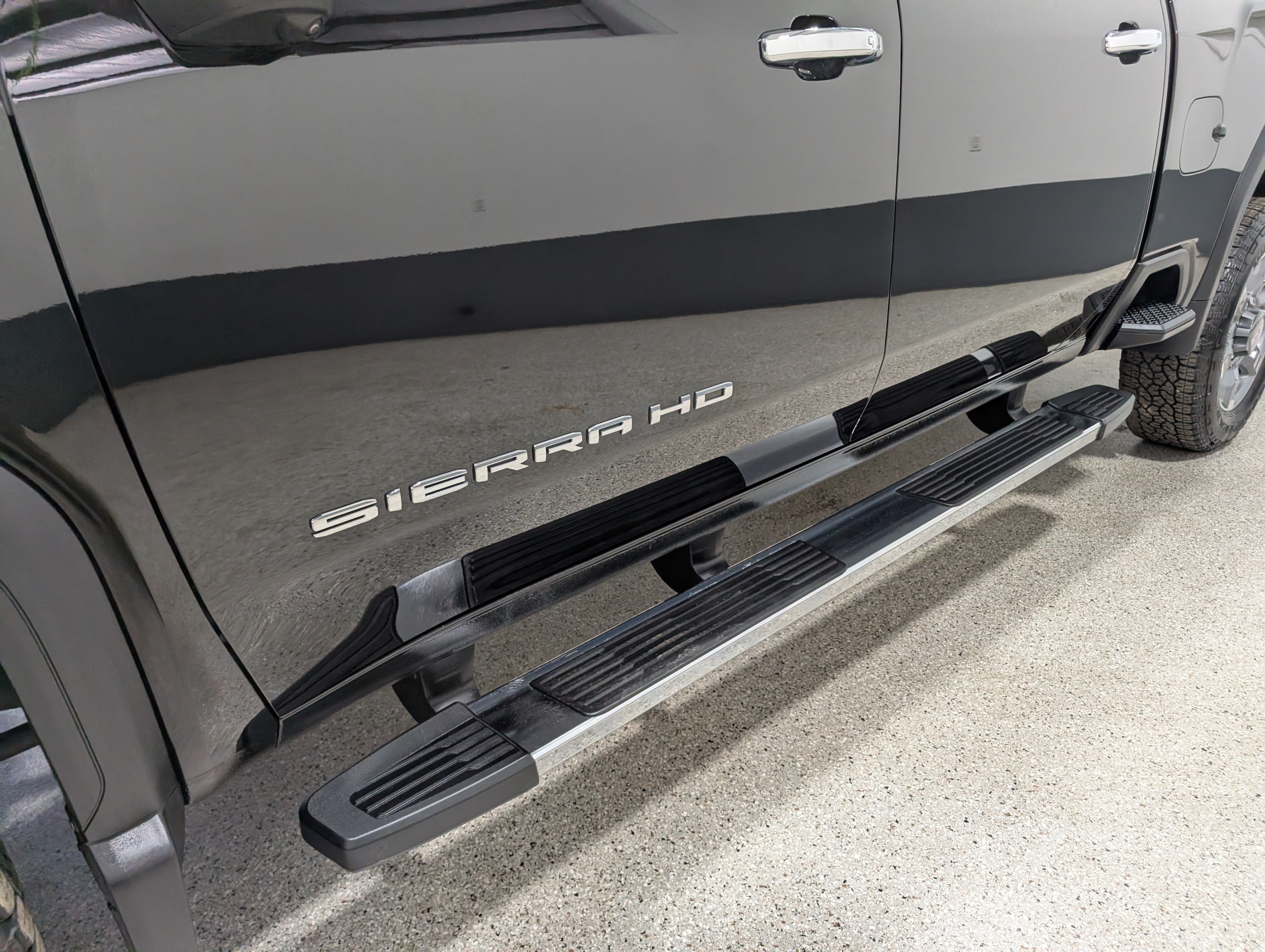 Used 2025 GMC Sierra 2500 SLT AWD/4WD image 9