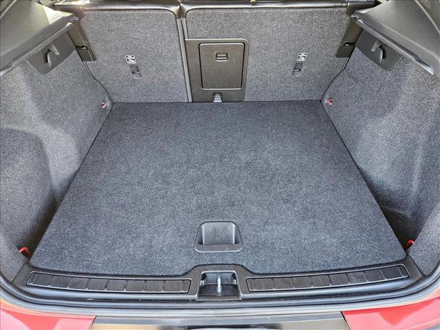 Used 2021 Volvo XC40 T4 Momentum FWD image 6