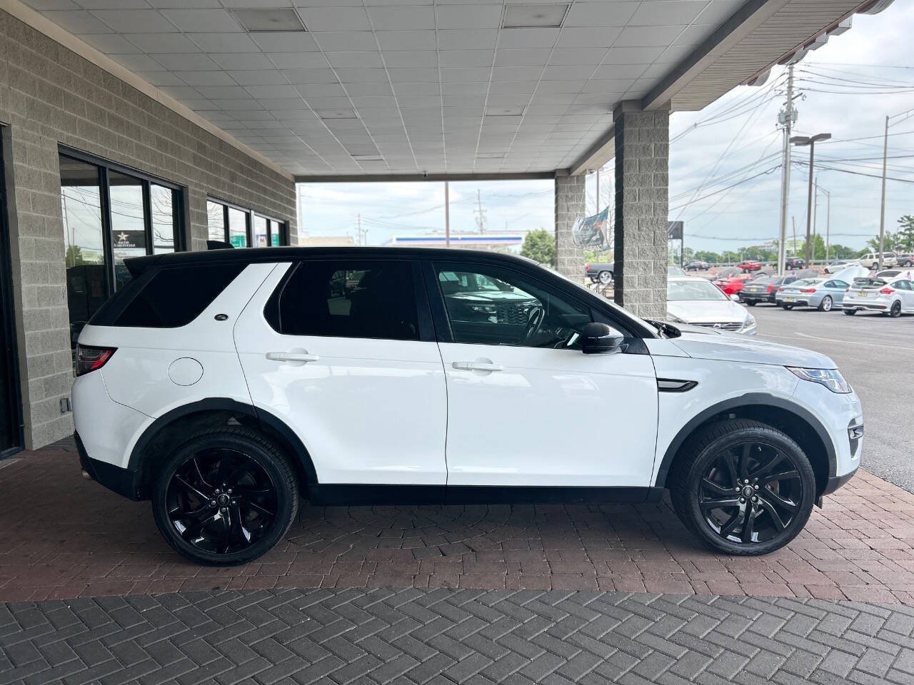 Used 2017 Land Rover Discovery Sport HSE AWD/4WD image 22