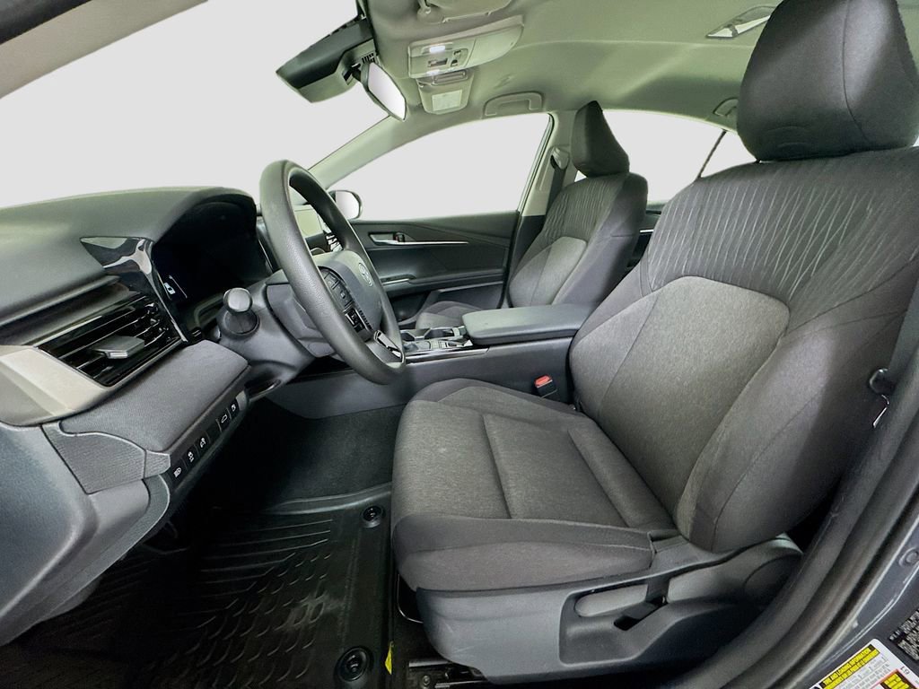 Used 2025 Toyota Camry LE image 12