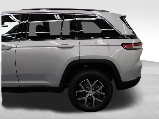 Used 2025 Jeep Grand Cherokee Limited image 22