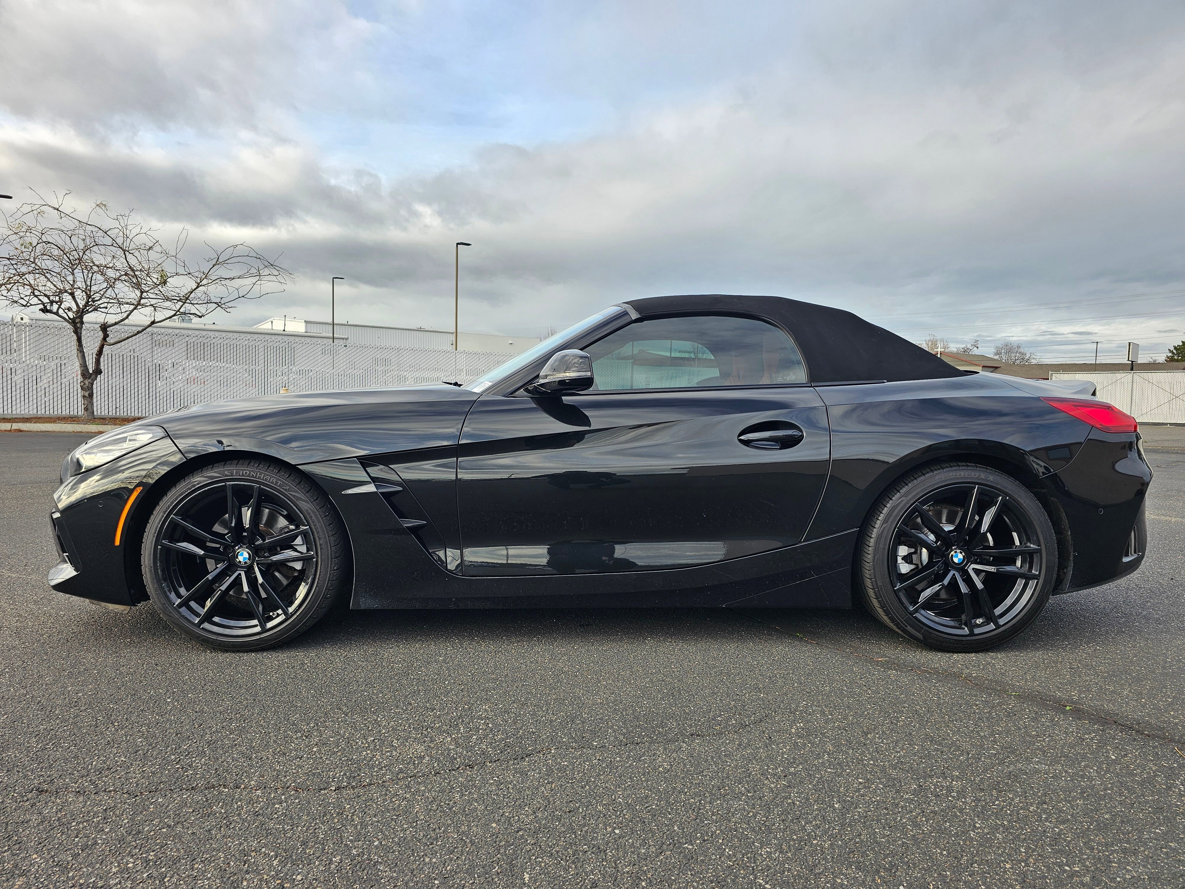 Used 2021 BMW Z4 sDrive30i w/ Executive Package image 3